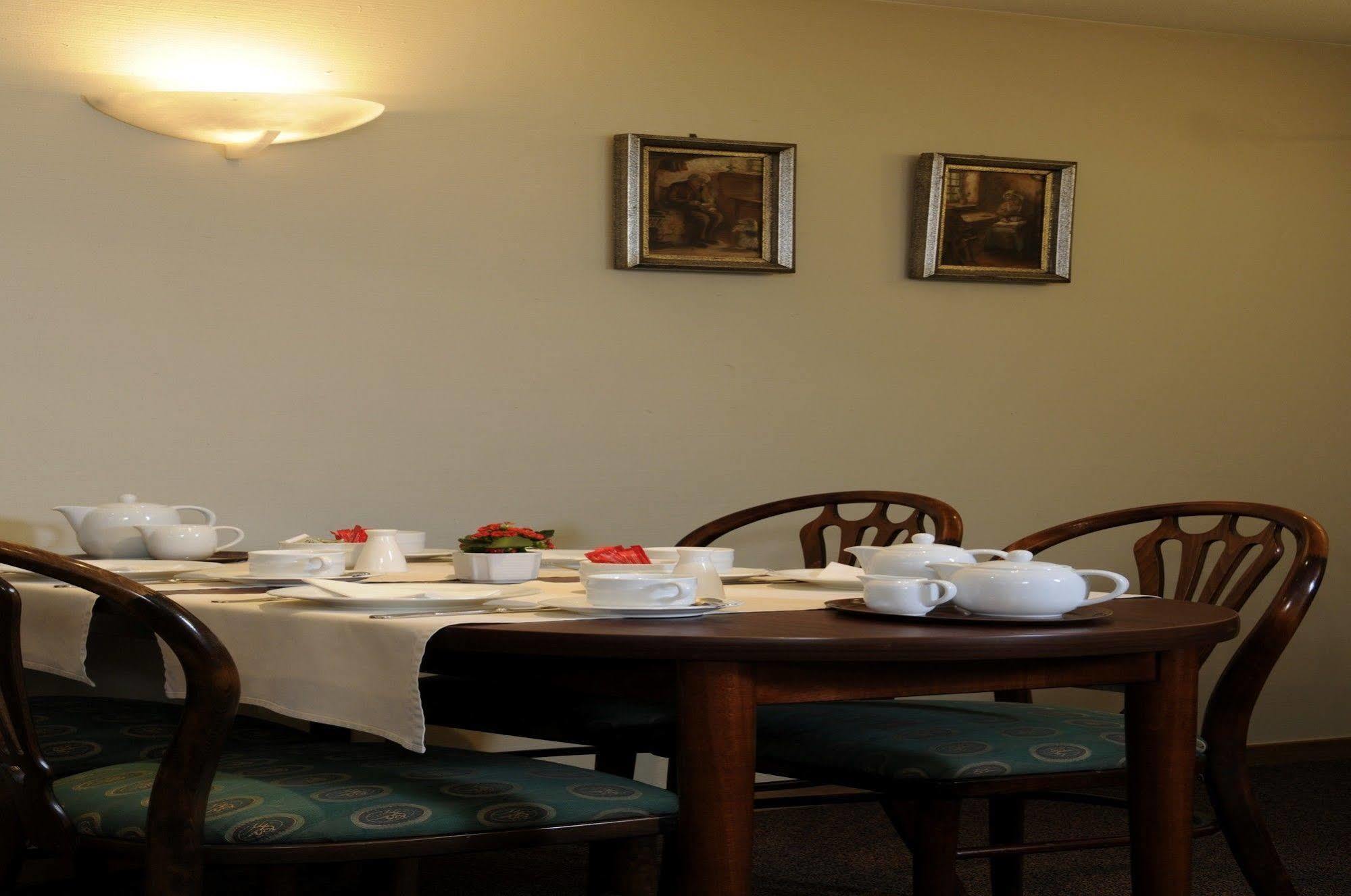 I Hotel