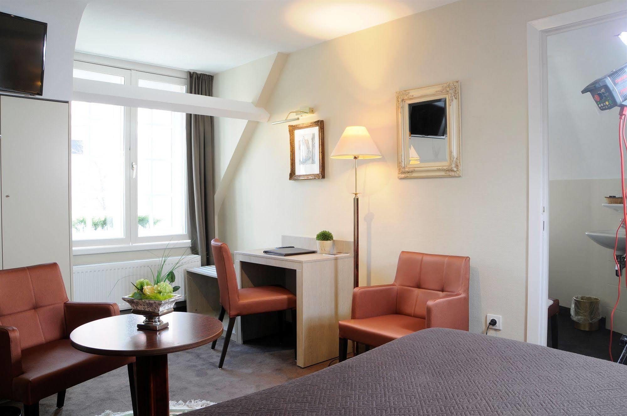 I Hotel 3*