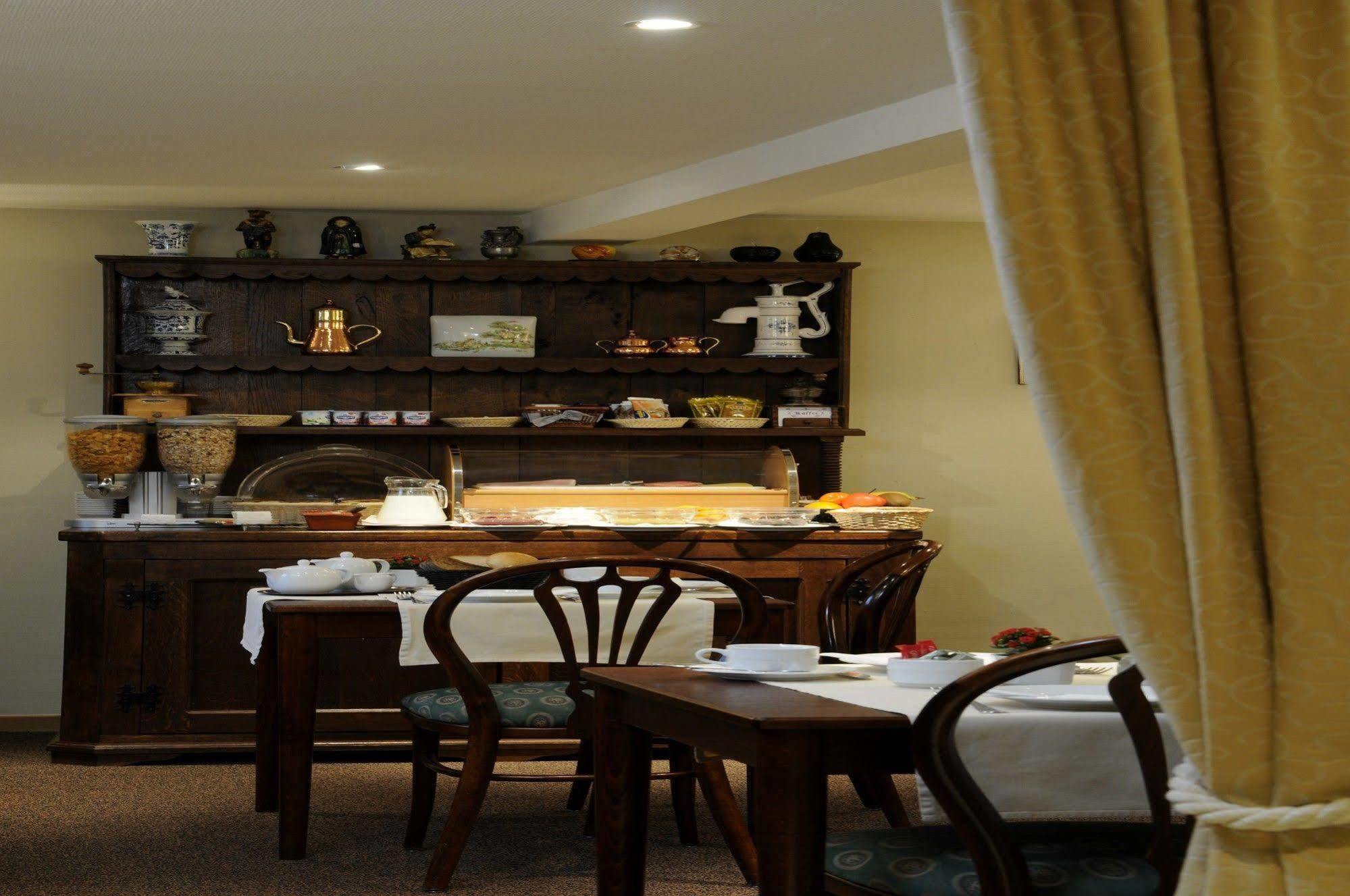 Hotel I